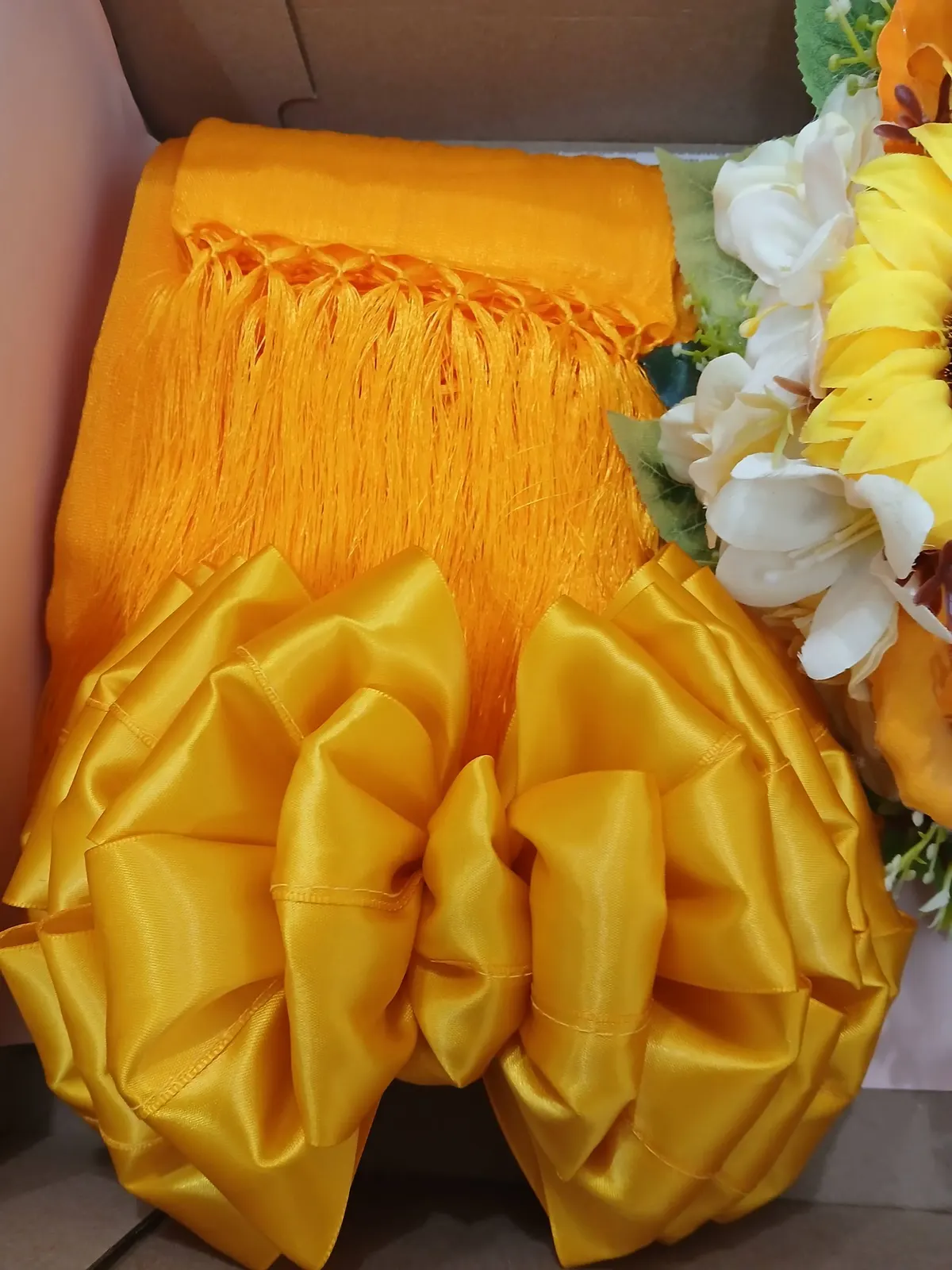Yellow headpiece and bow set