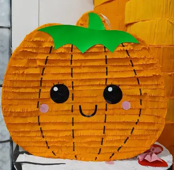 Piñata de calabaza naranja con carita tierna