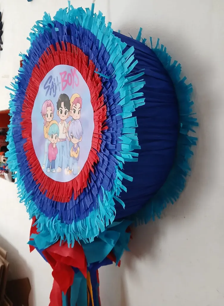 Round character piñata