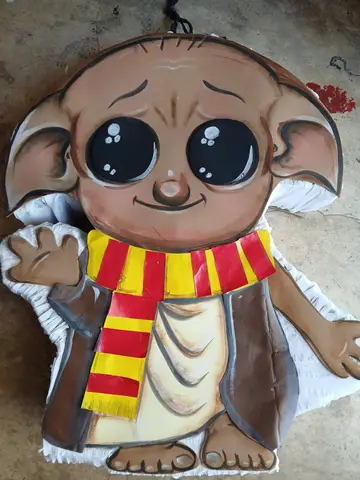 Piñata de Dobby con bufanda de rayas