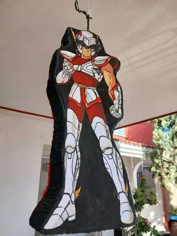 Piñata de Seiya con armadura, de cuerpo completo