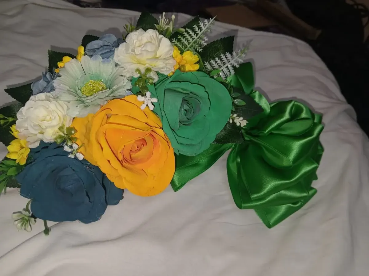 Green headpiece with bow